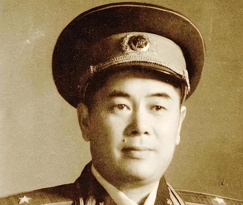 1985年福州军区被撤，司令员江拥辉远赴北京开会，却发现自己并无新任命，回到福建