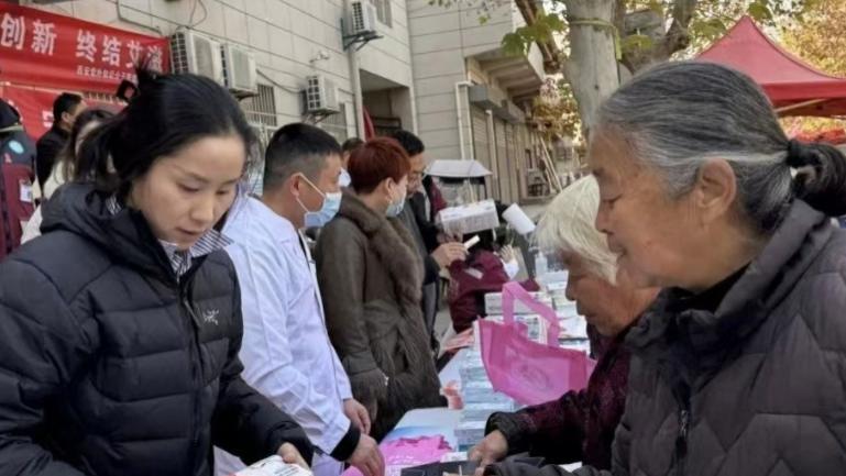 临潼区总工会开展艾滋病防治宣传活动