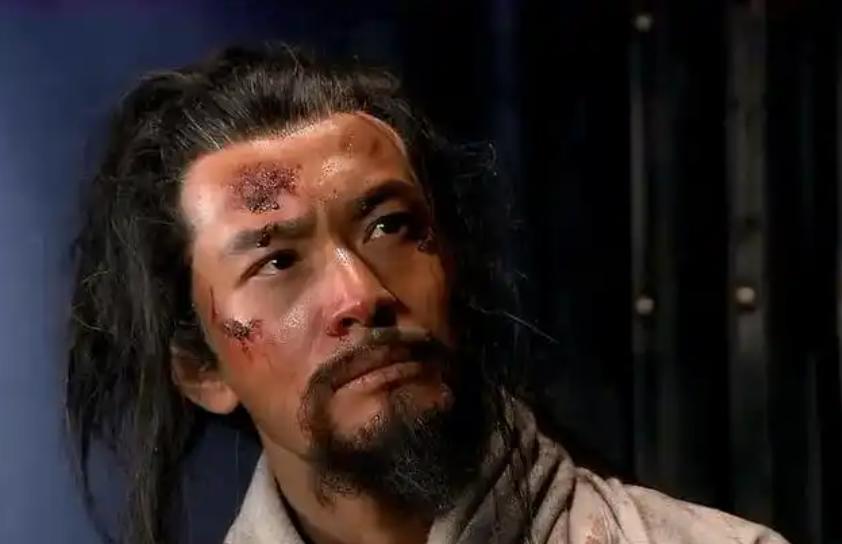 1142年，岳飞冤死在临安大理寺监狱里，然而却没人敢替他收尸。没想到，一个叫隗顺