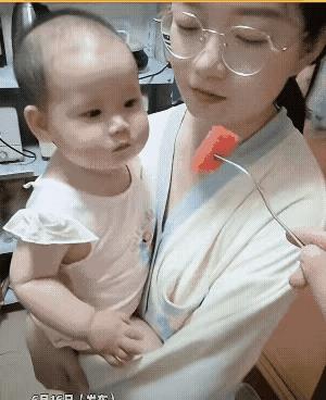 虎口夺食[石化]这孩子不一定能拿到身份证了。