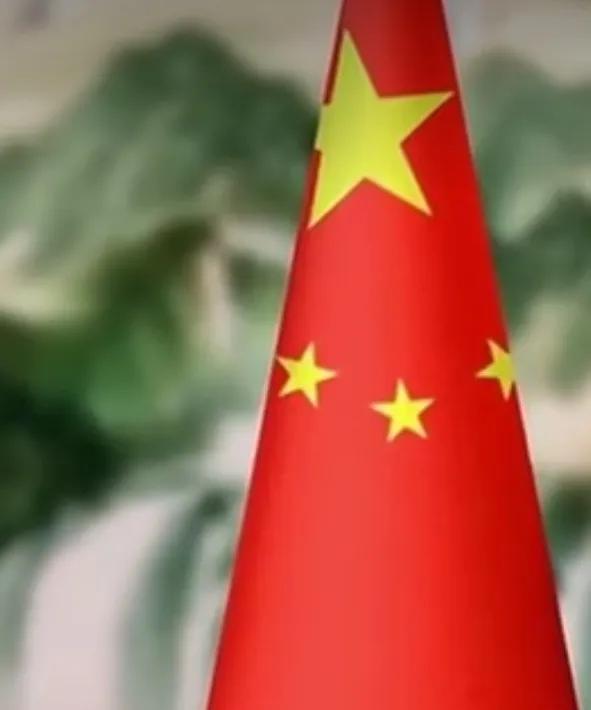 今日中俄关系那可是坚如磐石。普京坦言有人给中俄关系使绊子，但强调莫斯科值得中方信