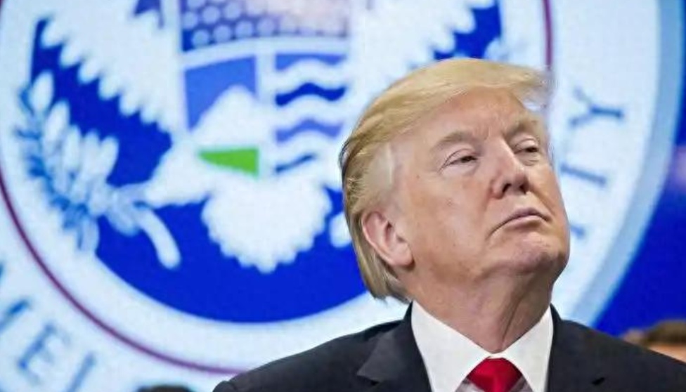 特朗普向普京发出最后通牒，要求俄罗斯在50天内结束乌克兰冲突，否则将面临100%