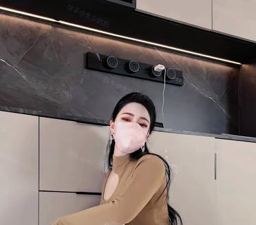 生命的色彩不在于鲜艳而在于独特与真实，愿你活出自我最纯粹的色彩。[色]<br /