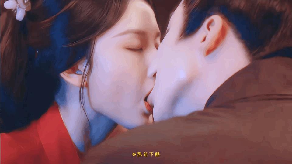 这吻戏也是绝绝子，
看完让人心里不适，生理也不适。
不仅毫无美感，
还有一种yu
