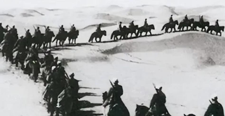 1949年12月13日，我军司号员杨忠孝在追击马家军残匪时，击毙了一名匪徒。由于