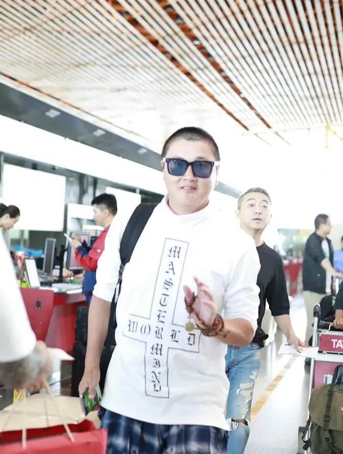 继前不久的李荣浩、邓紫棋后，又一个知名歌星来石家庄开演唱会了！8月6日，冒着酷暑