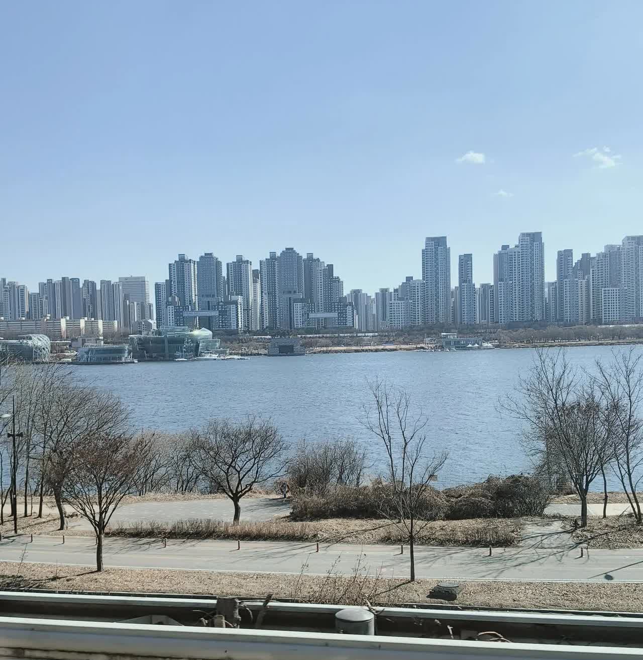 韩国人的龌龊

最近韩国反华风波愈演愈烈，理由是有人煽动，造谣我们干预他们的