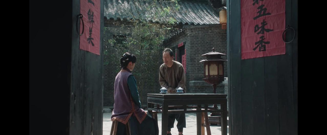 《生万物》
费大肚子去找费文典求助，费文典有事没在家，费左氏就把费大肚子叫进来问