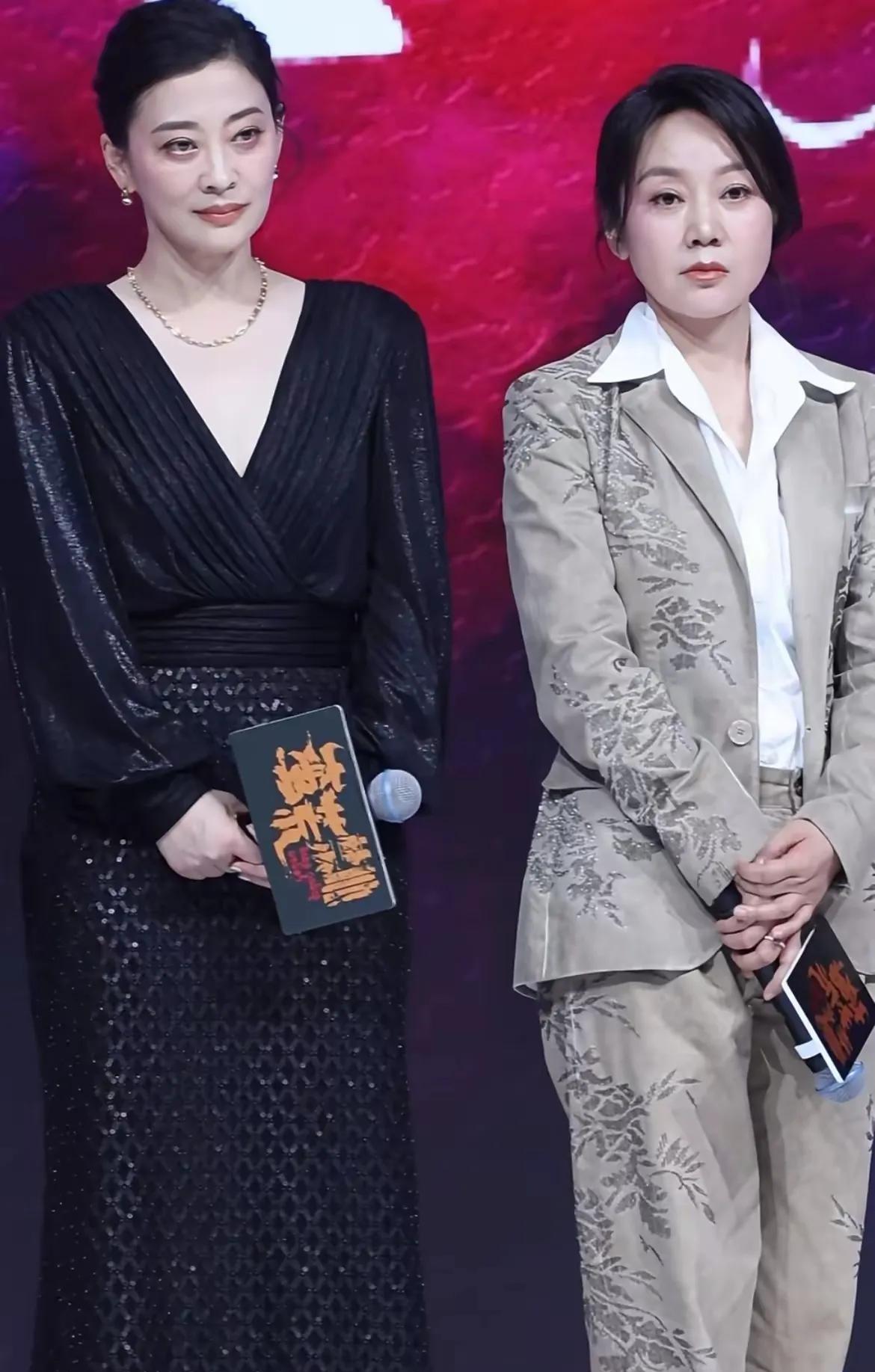 梅婷和闫妮，一看闫妮老多啦！梅婷比闫妮漂亮，气质也比闫妮好，梅婷浑身散发着一股浓