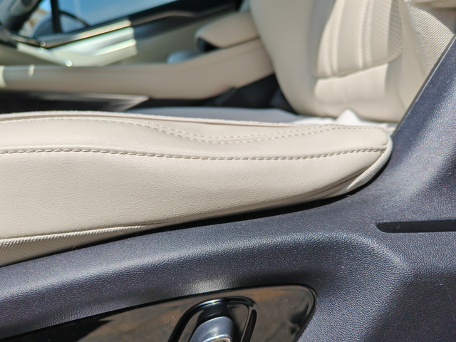 一年半座椅塌陷正常吗
提车一年半时间，主驾座椅塌陷了，正常吗？去4儿子店，店里无