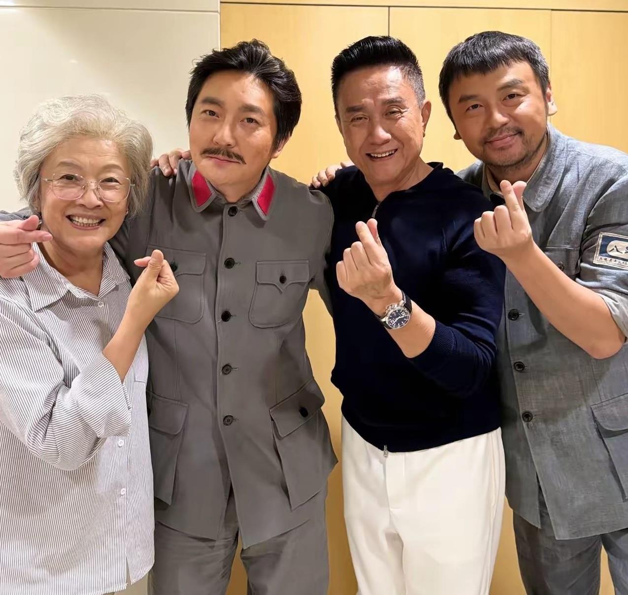 九三文艺晚会，宋春丽与雷佳音，张志坚，郭京飞 参加演出，这些演员最大的优势就是台