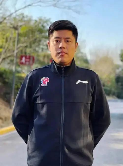 山西男篮东营三连败，说啥好呢？好伤心，山西男篮今年八强都够劲了，希望锻炼年轻人吧