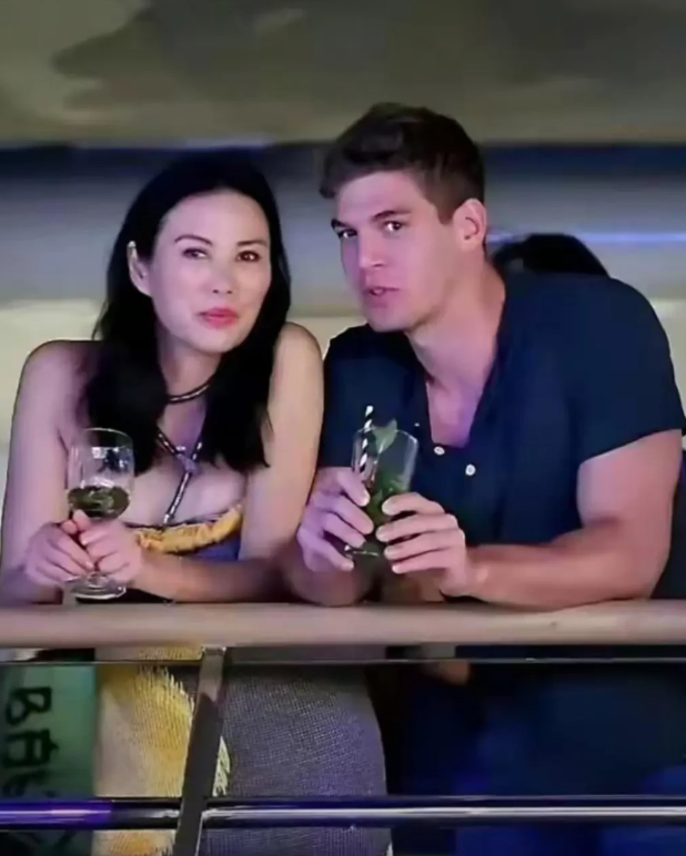 邓文迪和她那位二十岁的澳大利亚小奶狗，近几年可是没少霸占中外娱乐版面的热搜，两人