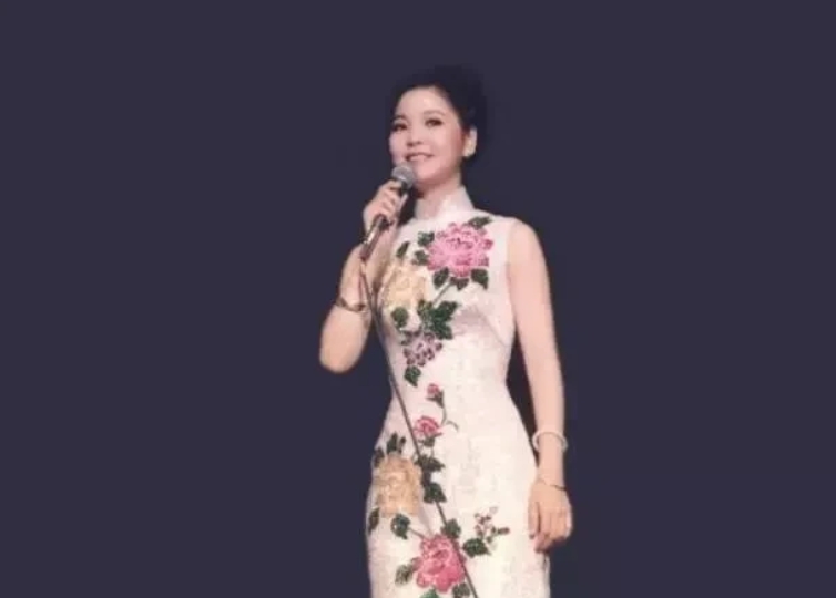 1979年台北电视台录影时，导演临时要求邓丽君