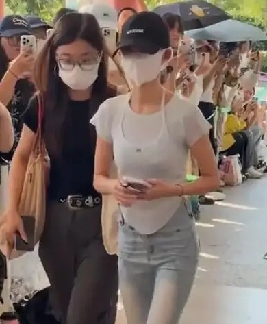 黄杨钿甜看起来瘦了，甜粉们心疼死了。