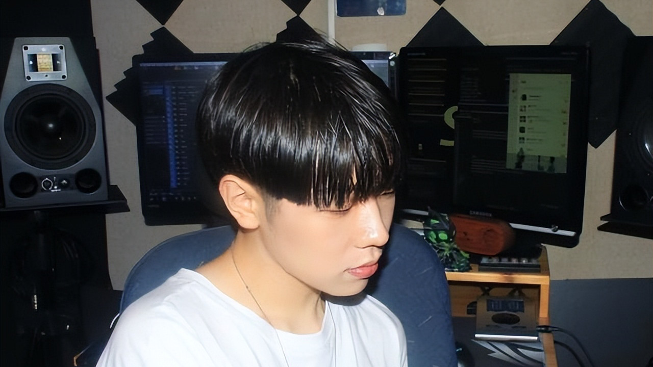 29岁韩国男星坠楼身亡，毕业于复旦大学，精神健康问题令人唏嘘