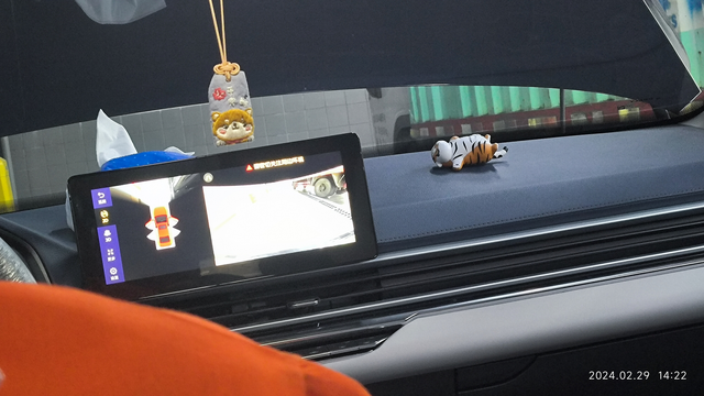 22款帝豪360全景黑屏检修中
开了一年多，除了车机偶尔卡，自带导航不灵敏之外，