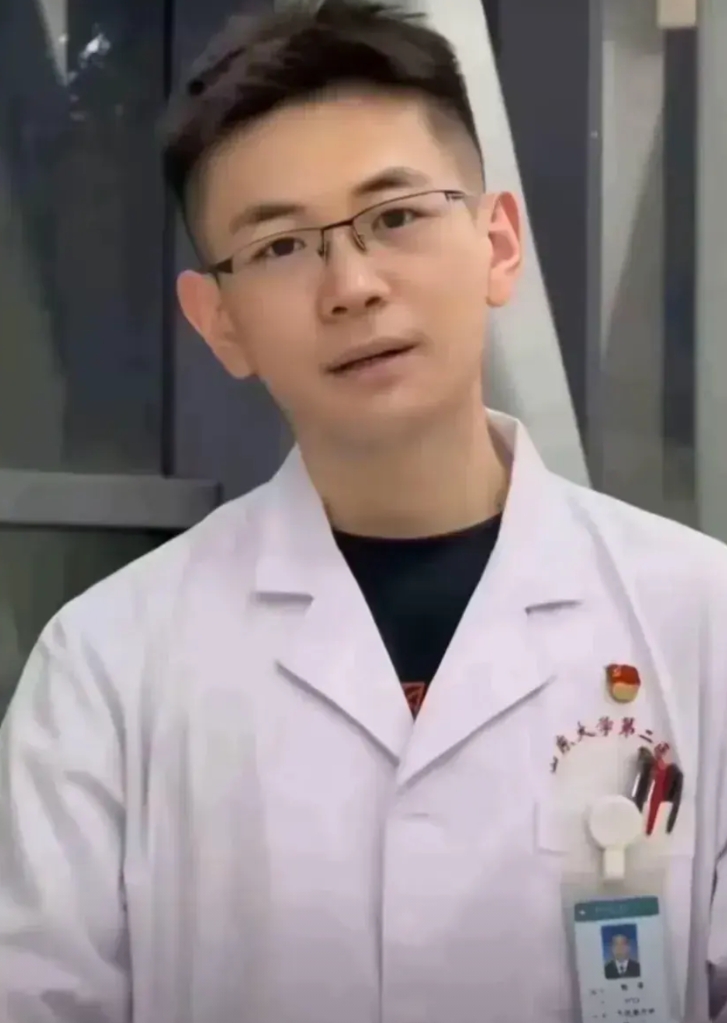 真的很遗憾，罗医生离开一年多后，我才知道他的事情，你敢相信现在是2025年？
我