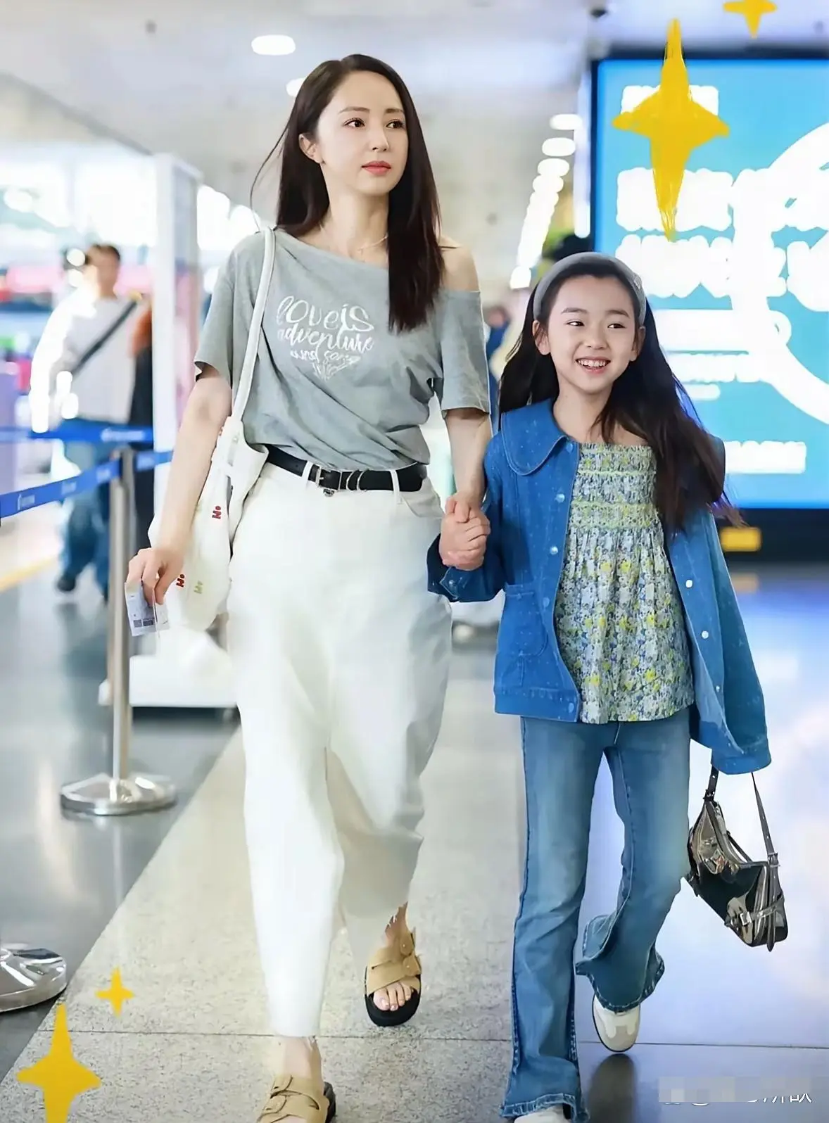 第一次见董璇的女儿
不得不说小姑娘长得真漂亮，遗传了妈妈的好基因。