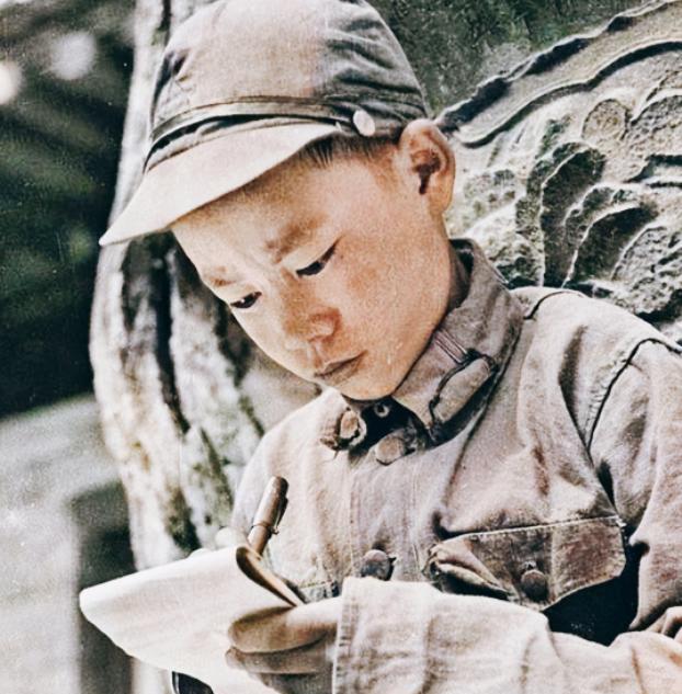 1936年，马家军即将要枪毙一个12岁的小红军，行刑前，小红军却说：“你们用刀砍