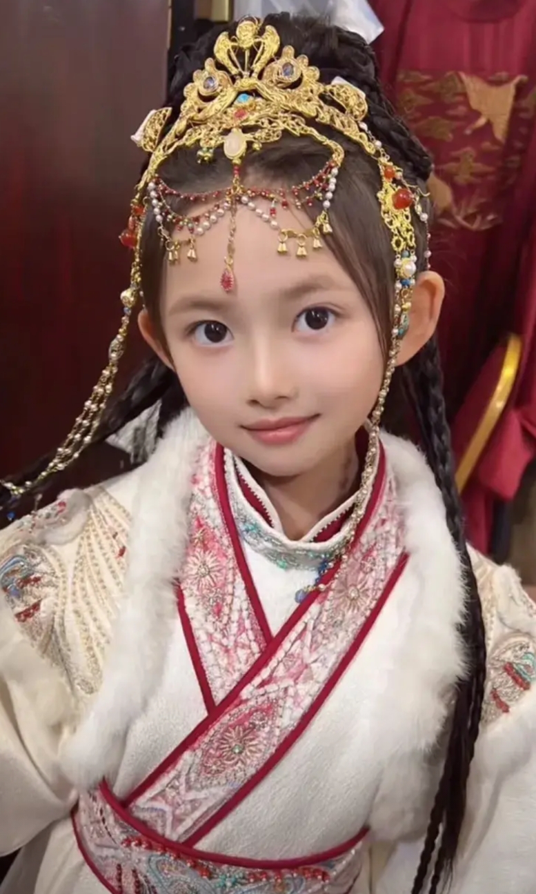 《藏海传》没人发现吗？香暗荼是一个从小到大都被娘家抛弃的人

香暗荼别看她武功高