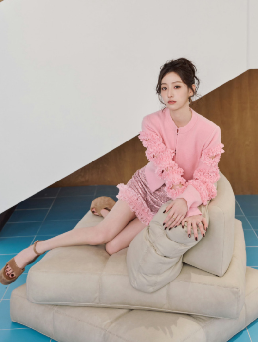 粉色系女孩胡连馨，好看的！