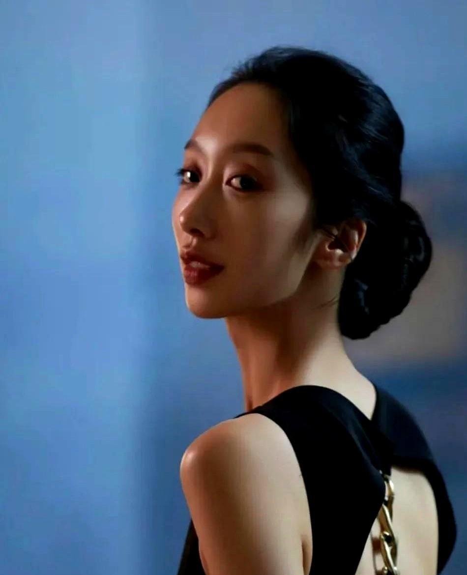 2010年，黄觉对小14岁麦子说，我想让你给我生个孩子，但我不想结婚。
谁知麦子