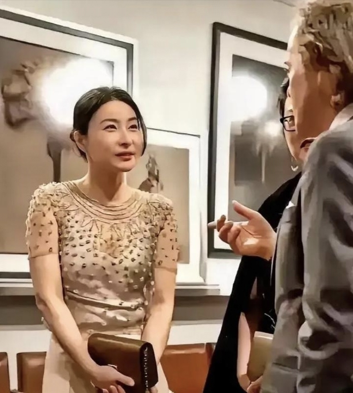 最近，郭晶晶又成了大家热议的对象。港媒爆料称，四大风水行会秘密达成协议，不给她看