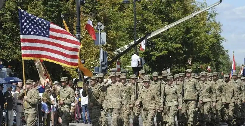 美军忠诚的秘密：发钱





你们绝对想不到，美国大兵在海外拼死拼活，靠的不是