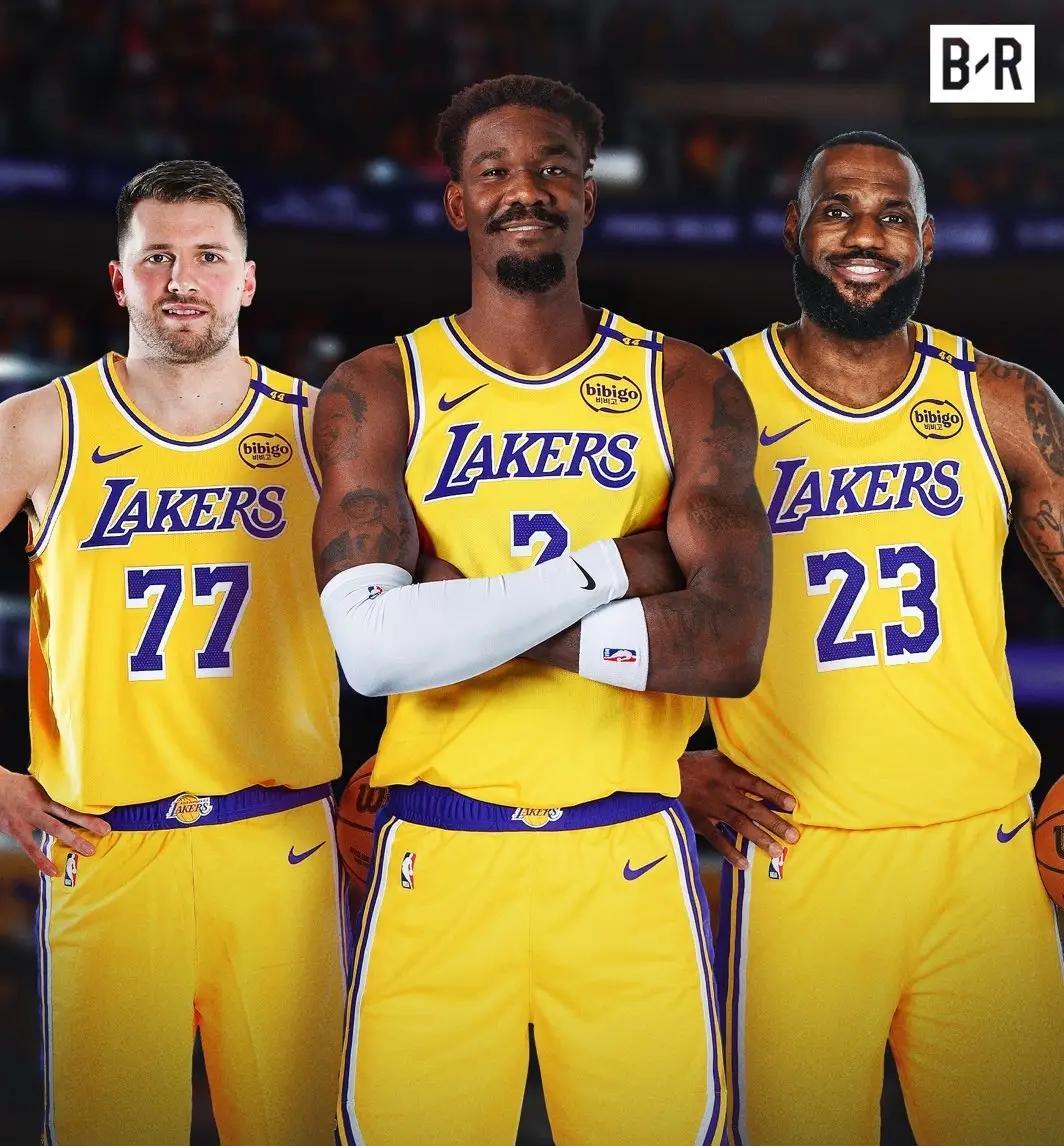 刚刚NBA季前赛湖勇大战上半场结束，勇士坐镇主场62:55暂时领先湖人。比赛没啥
