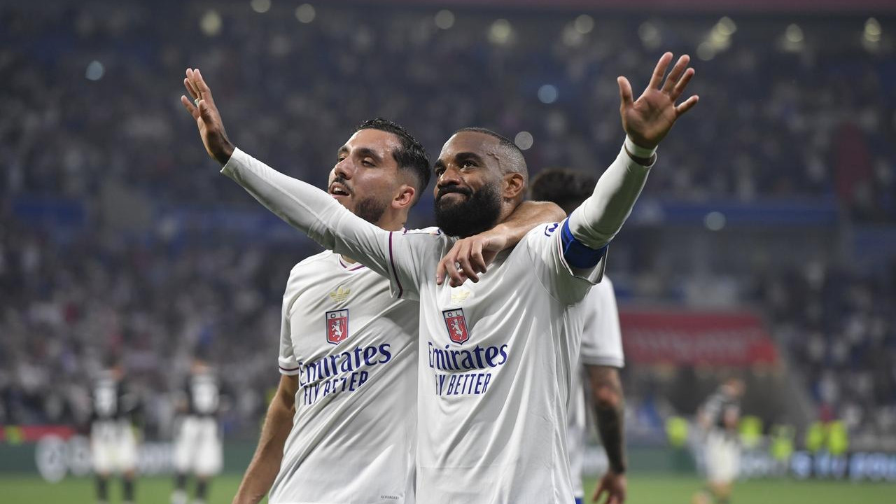 新未来城VS吉达联合，法国元素的对战，本泽马和拉卡泽特的较量