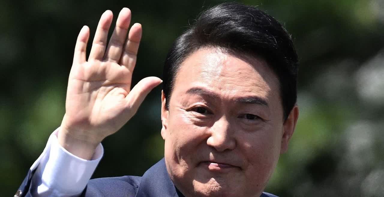 尹锡悦为蹭空调频繁见律师！
尹锡悦为了吹拘留所会见室的空调，每天至少要见律师2