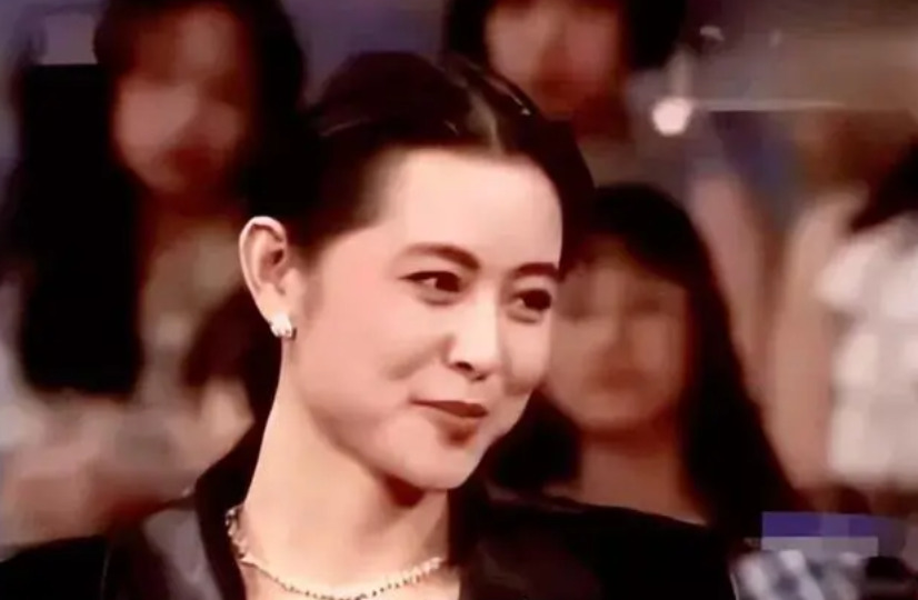倪萍春晚史诗级救场











一个空白信封，一场直播事故，倪萍的职业