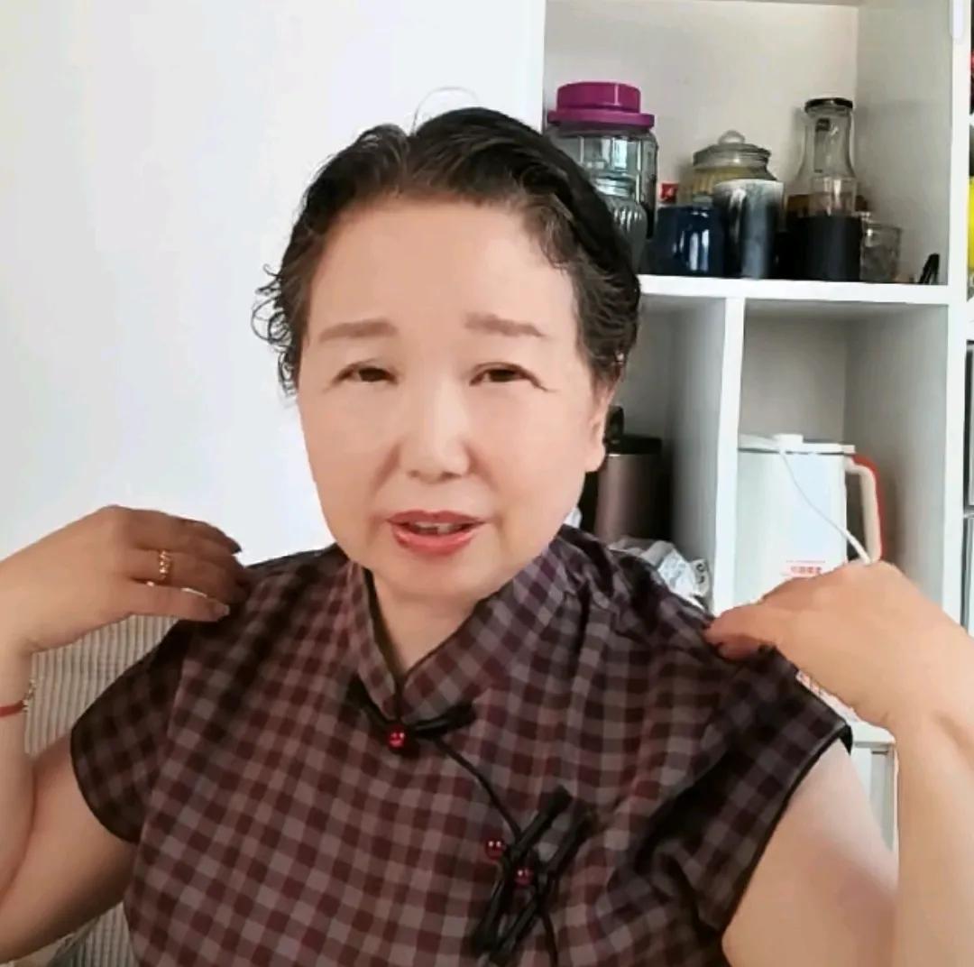 杜大娘不承认自己有外孙！
大娘说：
我一直保持116斤，结婚前是96斤，
总是十