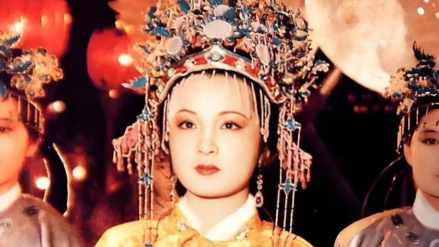 薛宝钗做梦都想入宫，为何贾元春却不喜欢宫里，说是“不得见人的去处”？