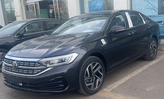 你们发动机tatata响的严重不
坐主驾明显听见发动机哒哒哒的声音，噪音大，是我