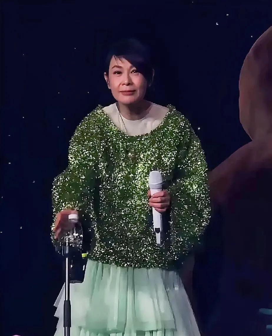 奶茶刘若英，
图片有亮点[泪奔]