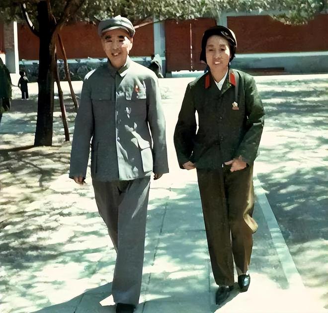 北京街头出现林彪的标语，叶群说：全部撕掉