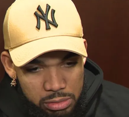 NBA常规赛，尼克斯卡尔-安东尼-唐斯接受采访，谈到了勒布朗-詹姆斯本场可能是他