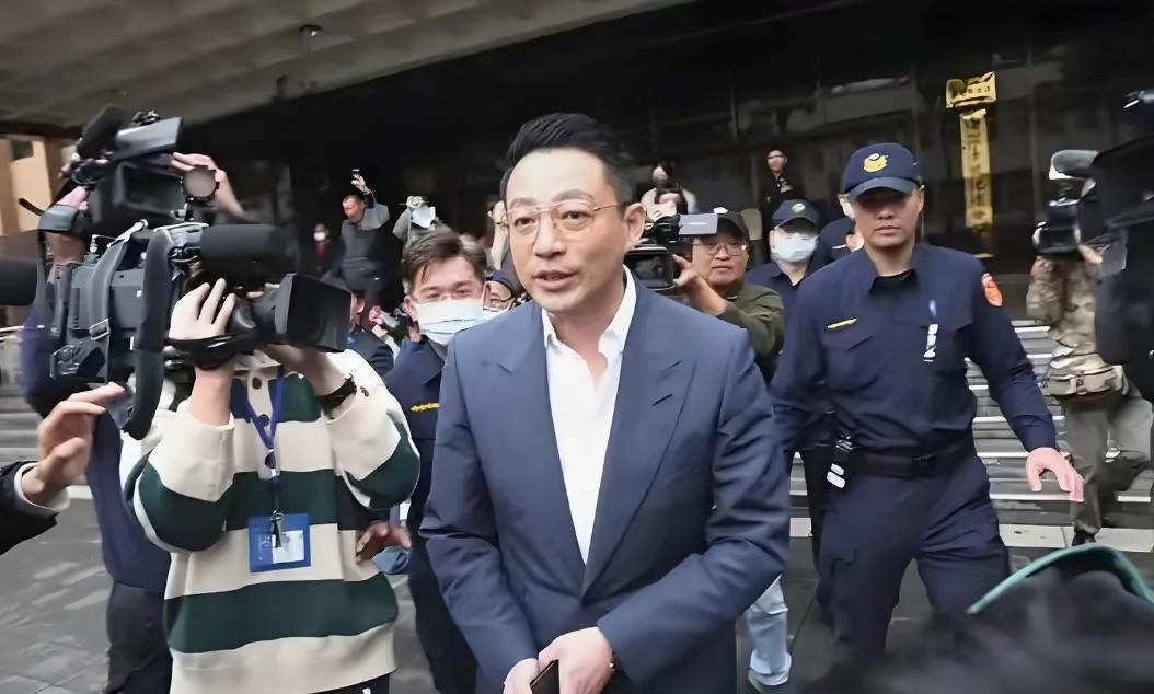 S家“大厦”将倾？吴宗宪倒戈、张兰律师施压，小S深陷绝境
常言道：“锦上添花易，