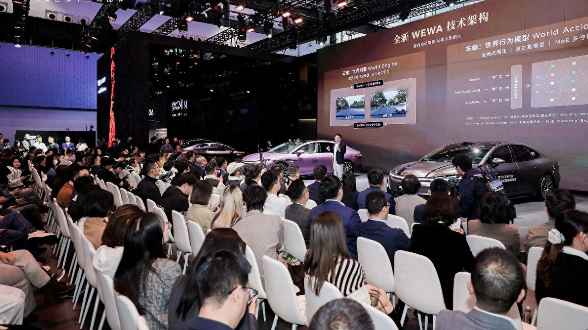 华系双智旗舰轿车 广汽昊铂A800内饰首发，为高速L3商用冲刺