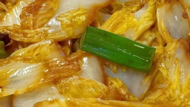 酸辣娃娃菜：家常美味中的酸辣诱惑