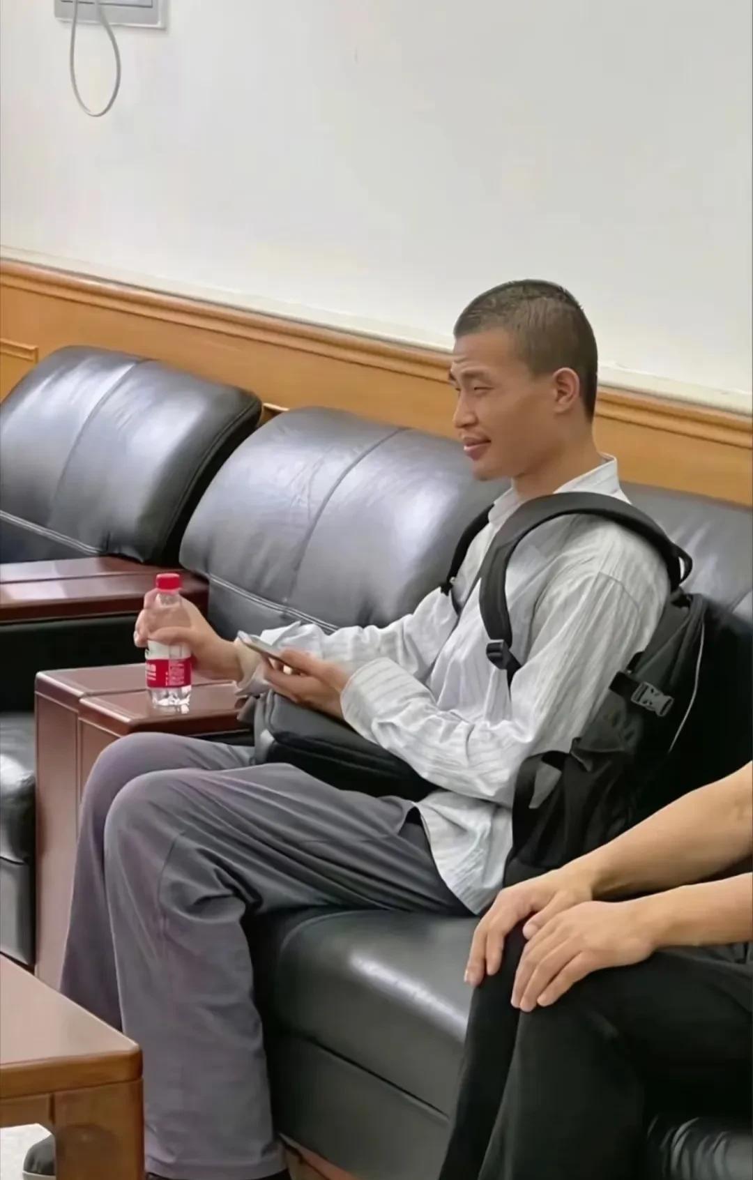 针对韦东奕营养不良问题，北大终于回复了
北大特意安排了北大医学部给韦东奕看病
虽