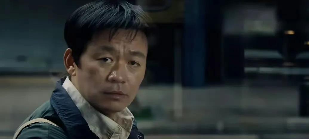 崔业本质上就不是一个真正的“老实人”银行放走罪犯，是他和哥哥的第一次交锋，
不报