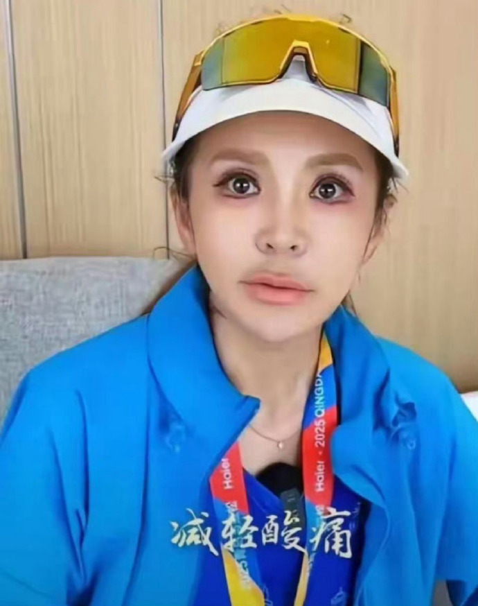 朱迅的变化太大了，这应该是妆容问题吧，看着好吓人啊 ​​​