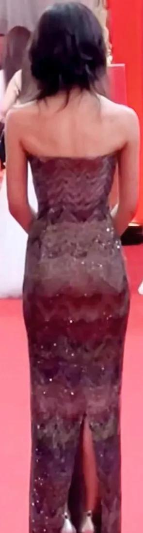 印象里，张子枫一直是那个青春元气、邻家女孩般的模样，穿着简约舒适，透着灵动与纯真
