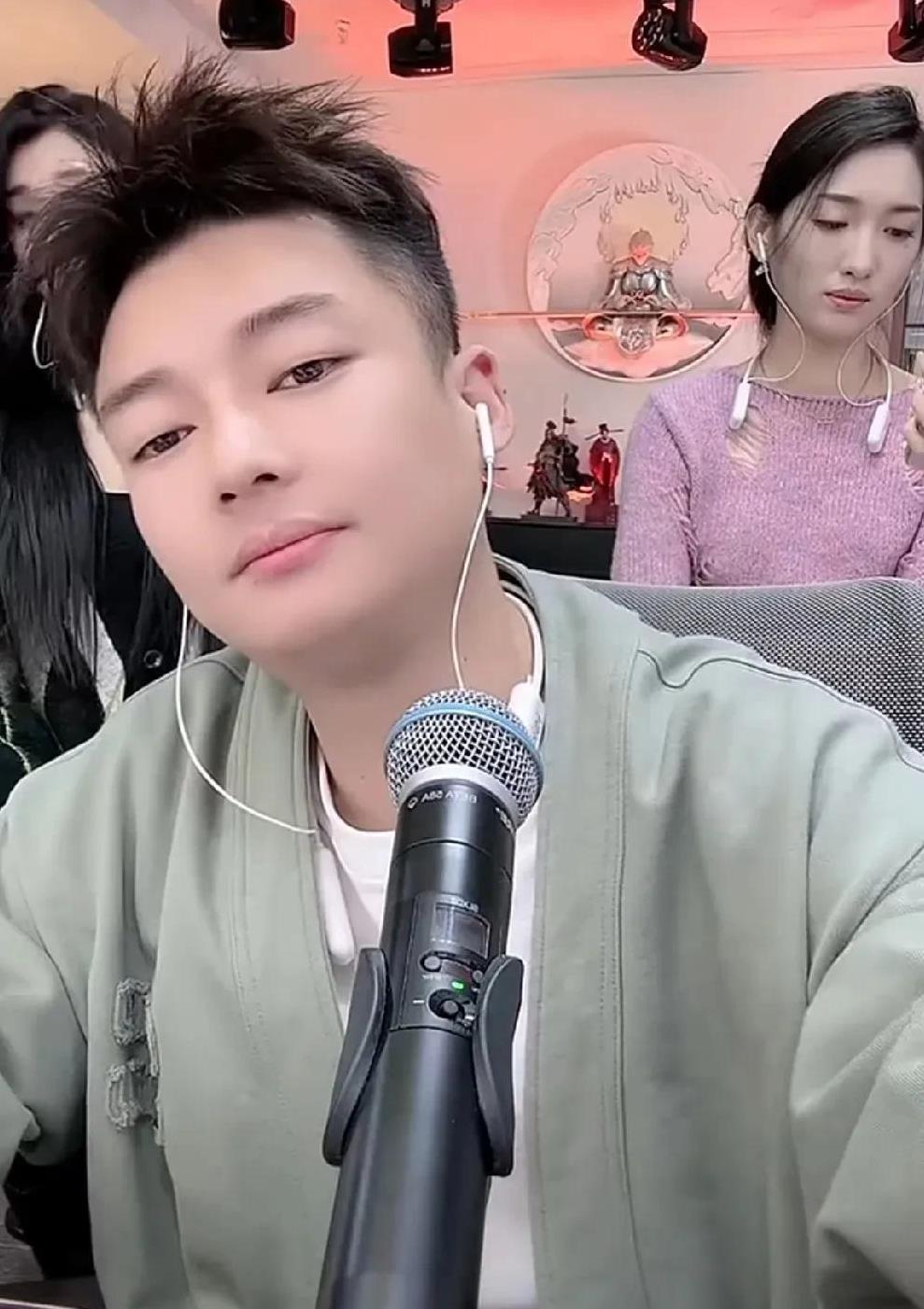 宇文泡说辛巴自己一生奋斗的目标，是自己的贵人！
              宇文