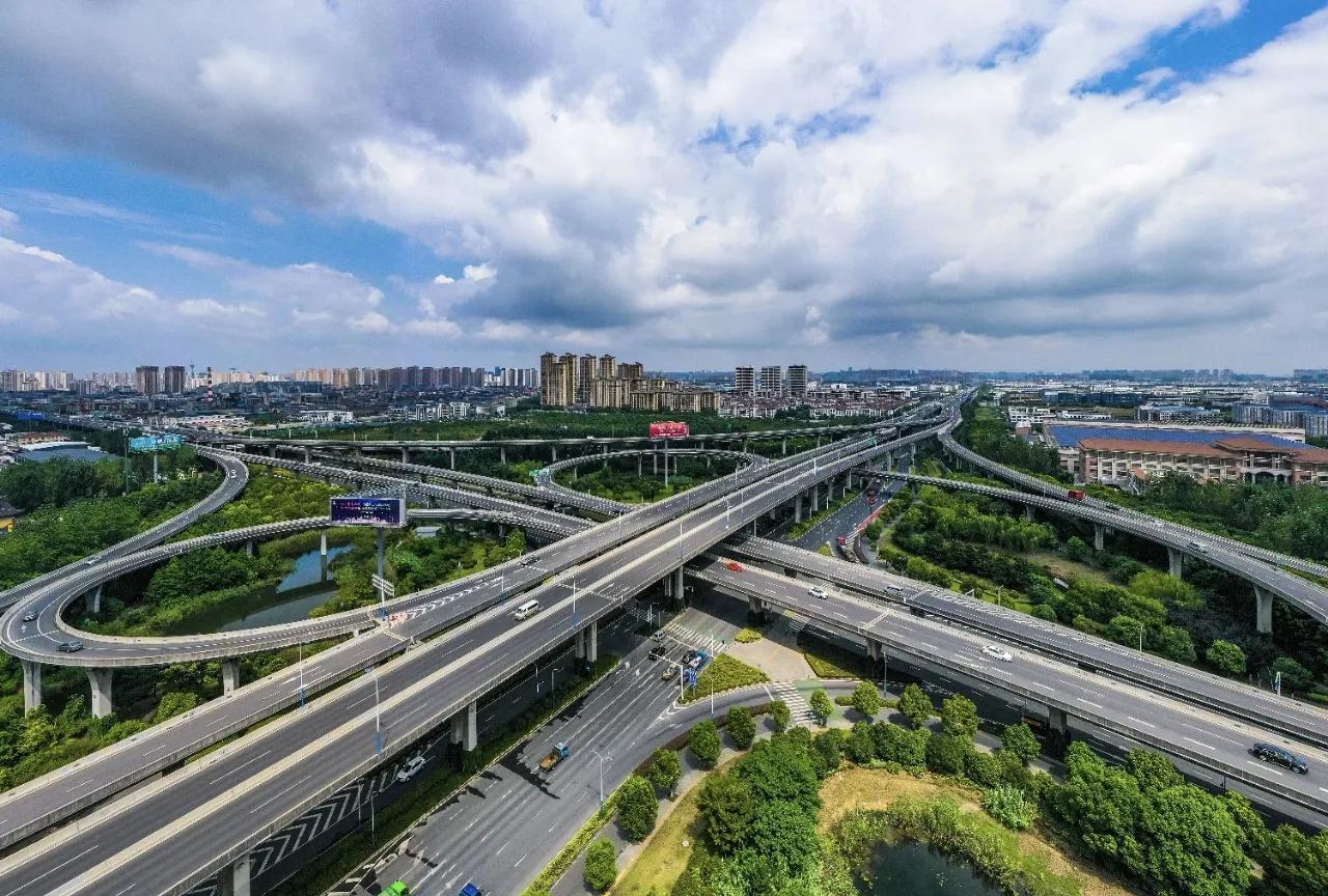 武进区厉害了！荣获：
2025年度全国绿色发展百强区第一名；2025年度全国投资