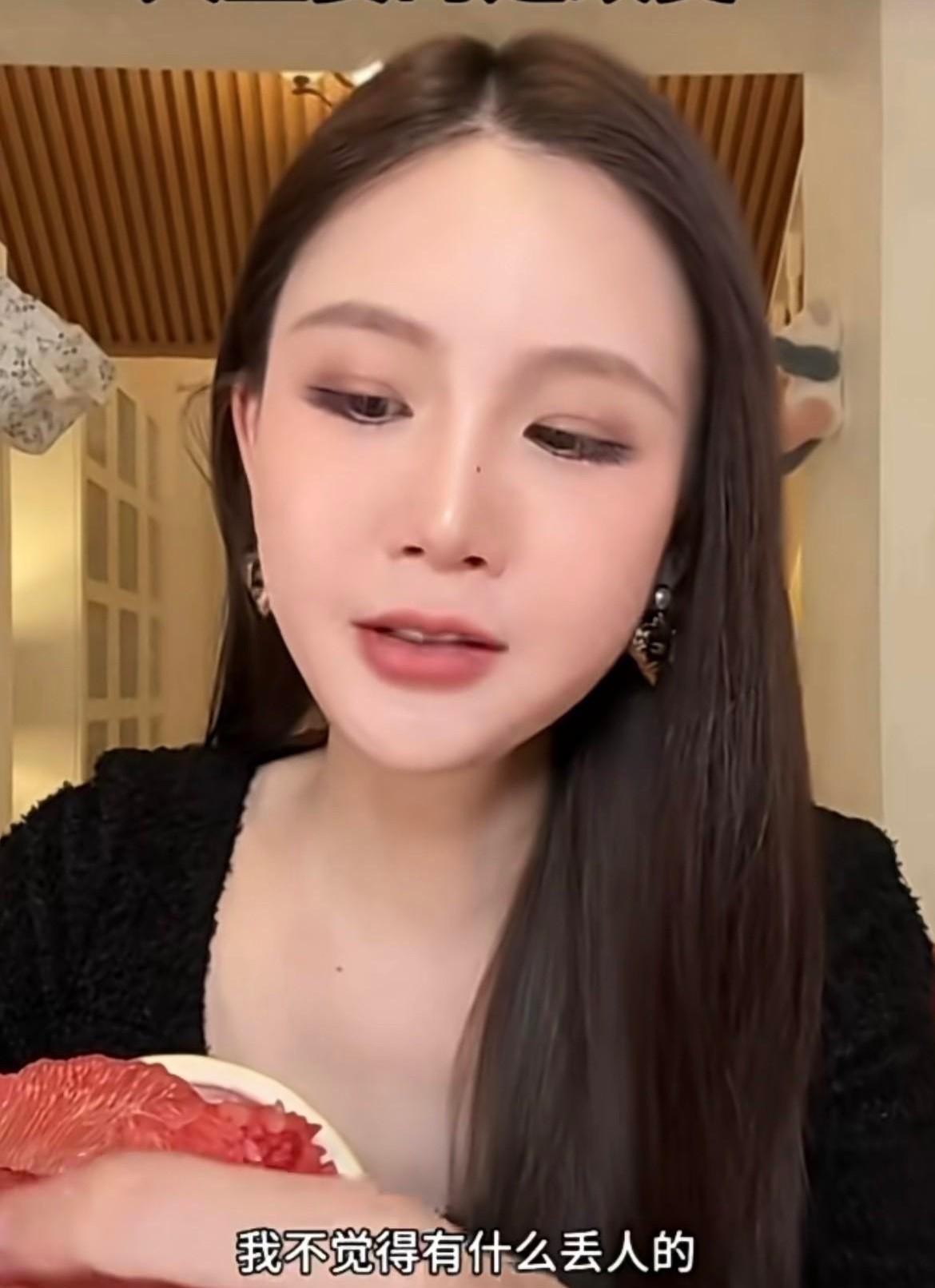 乖乖隆滴咚！楚玲这段话里暗藏几层深意：
其一，她不觉得这事丢人；
其二，她表示每
