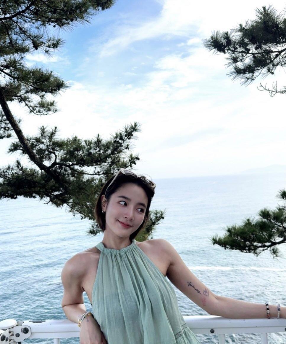 所有女明星都立刻向王净学习，谈恋爱只挑帅哥谈，从来不放弃对颜值的要求，每一任都是